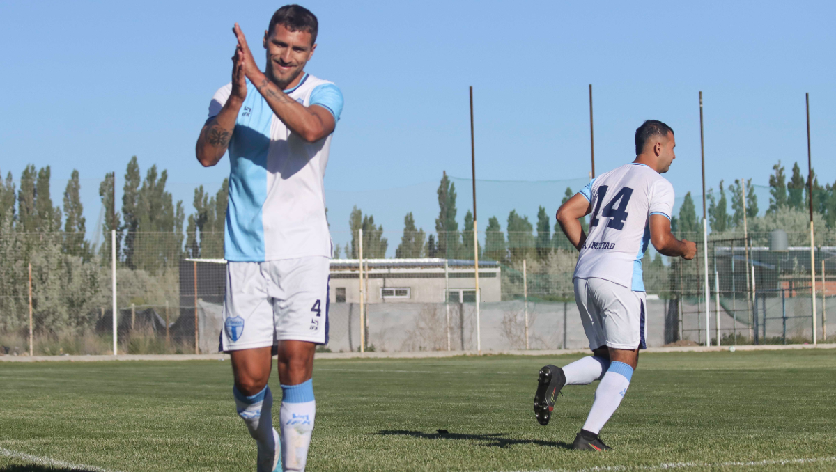 Javier Solís fue reemplazado cerca del final por un dolor en el hombro. Fotos: Anahí Cárdena&nbsp;