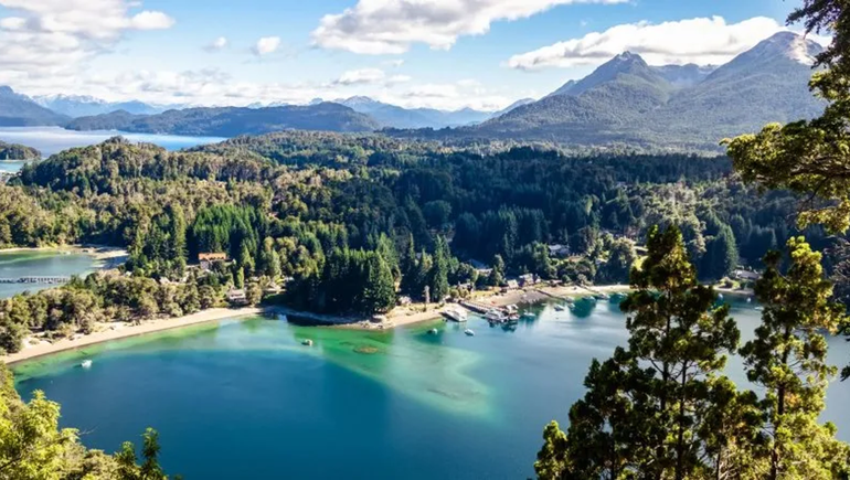 Neuquén en medio de la pelea Canelo vs Messi: ¿de qué se trata?