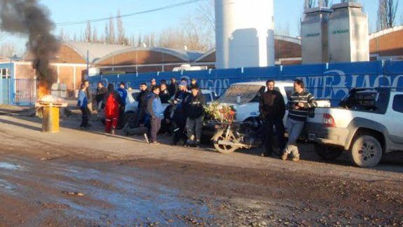 Los obreros de la empresa de gaseosas protestaron ayer y el lunes.