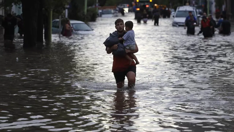 Las impactantes imágenes que muestran la magnitud de la inundación en Bahía Blanca