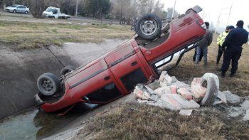 le fallo la camioneta y termino adentro de un desagüe