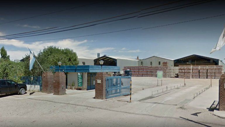 Paran la producción y bloquean los accesos a una cerámica de Allen