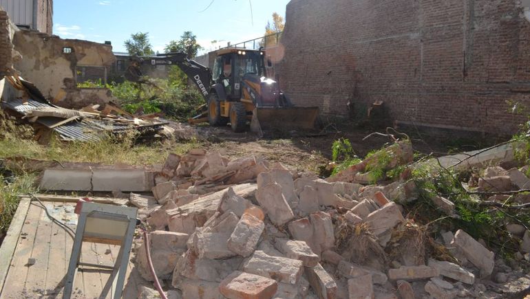 El Municipio realiza la demolición de otro inmueble denunciado como aguantadero.