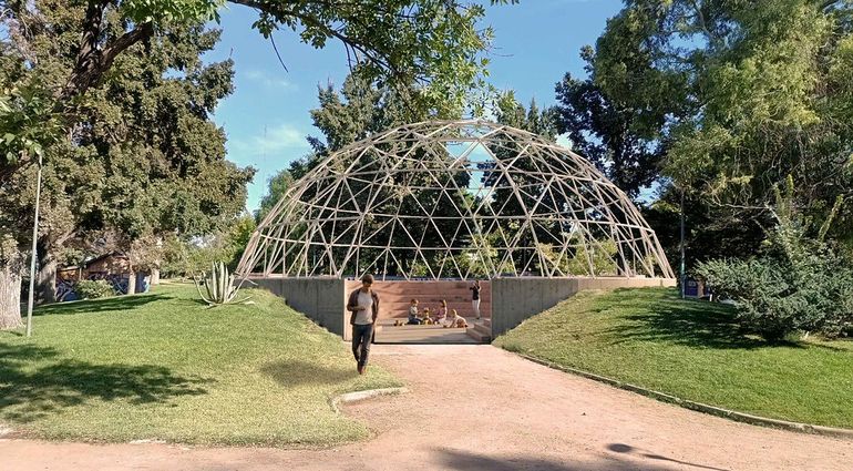 El domo cubrirá la estructura del anfiteatro actual. (Foto: render Municipalidad de Cipolletti). El domo cubrirá la estructura del anfiteatro actual. (Foto: render Municipalidad de Cipolletti).