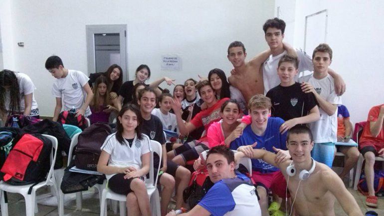 La delegación albinegra viajó a Comodoro Rivadavia con 22 nadadores.
