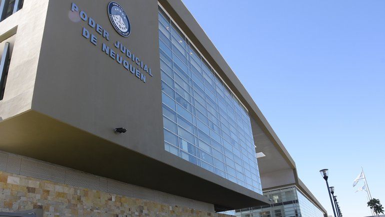 Otra víctima se animó a denunciar al bibliotecario de Neuquén