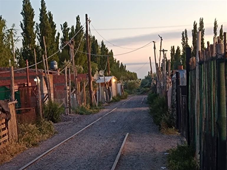 Genera gran temor cableado eléctrico a muy baja altura