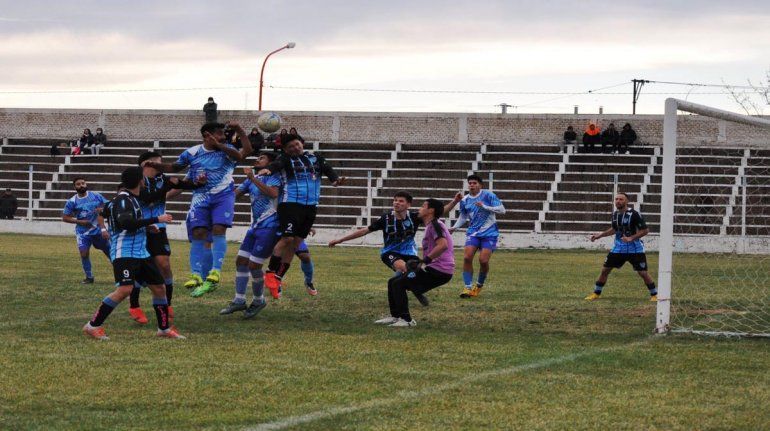 Pillma se llevó un pleno de su visita al Gigante del barrio Don Bosco. Foto Club San Martín.