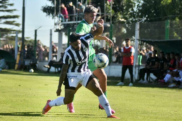 Cipolletti no pudo contra Kimberley en Mar del Plata. Fotos: gentileza La Capital de Mar del Plata