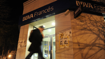 El fuero civil de General Roca condenó al Banco BBVA Argentina S.A a pagar una compensación económica por los daños ocasionados y una multa. El fuero civil de General Roca condenó al Banco BBVA Argentina S.A a pagar una compensación económica por los daños ocasionados y una multa.