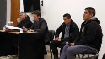 fiscalia acuso a tres policias de golpear a un menor