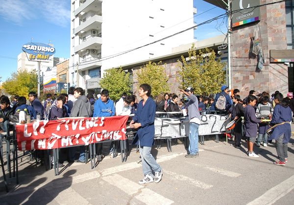 Calle Sarmiento cortada por protesta estudiantil
