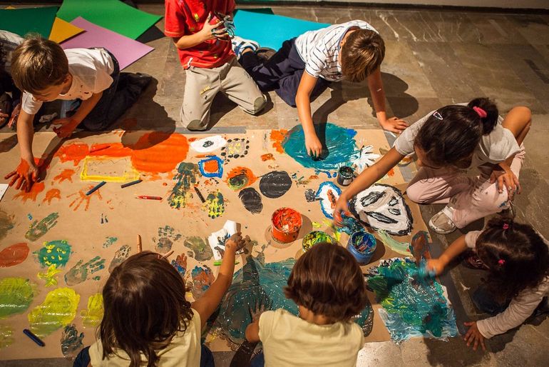 El juez dispuso que las personas adultas no podrán reproducir el testimonio de las niñas menores de edad. 