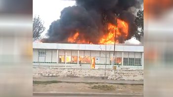 incendio en el corazon del barrio don bosco: se quemo por completo el centro comunitario