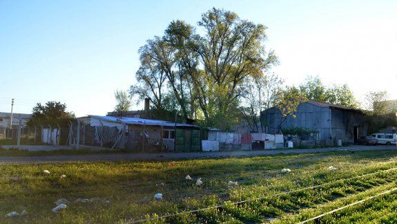 Se complicó la mudanza de las 32 familias de las vías