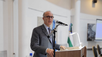 Carlos Rosenkrantz disertó en Cipolletti por los 30 años de la Escuela Judicial de Río Negro.