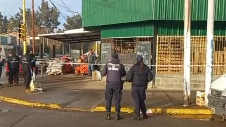 Entró a robar y no pudo salir: murió atravesado por una reja