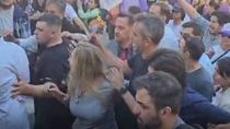corridas y empujones: karina milei fue evacuada en el cierre de campana en corrientes