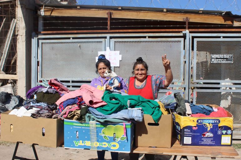 Concluye este viernes, en el barrio Antártida Argentina, la primera parte de una campaña impulsada para ayudar a la gente, en particular, los niños, ante los rigores del frío de la temporada. Concluye este viernes, en el barrio Antártida Argentina, la primera parte de una campaña impulsada para ayudar a la gente, en particular, los niños, ante los rigores del frío de la temporada.