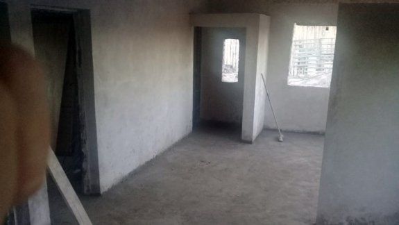 Le usurparon la casa porque tardó mucho en construir