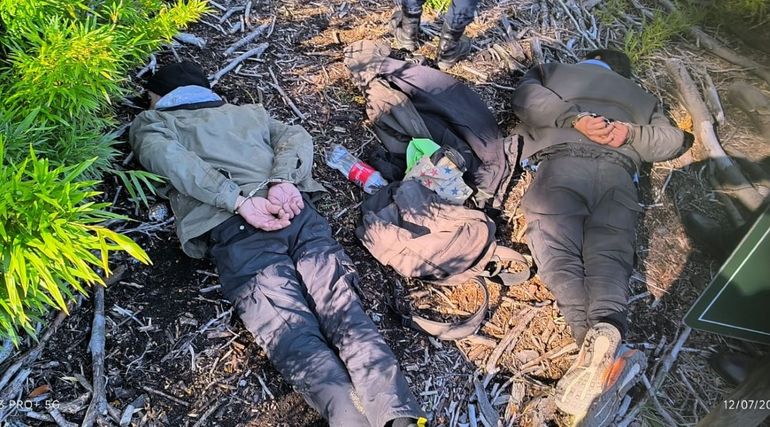 Los dos detenidos acusados de robar autos en el Circuito Chico de Bariloche. 