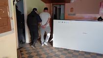 El hombre apodado El 50 fue atrapado como sospechoso de haber entrado a robar a la casa de una docente de Fernández Oro. El hombre apodado El 50 fue atrapado como sospechoso de haber entrado a robar a la casa de una docente de Fernández Oro.