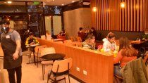 bares y cafes llenaron las mesas en la reapertura