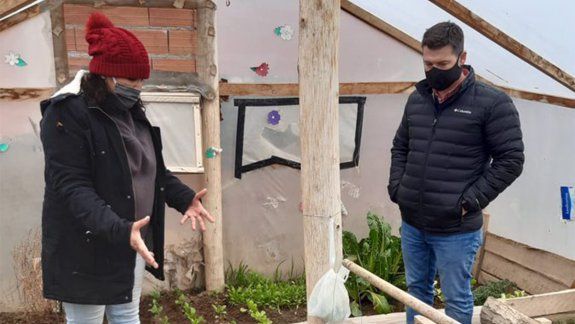 Visita sorpresiva de un ministro al Barrio Obrero