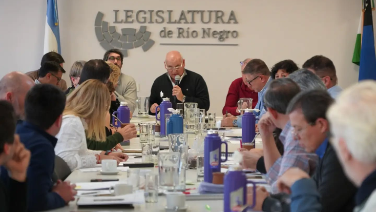 En comisiones