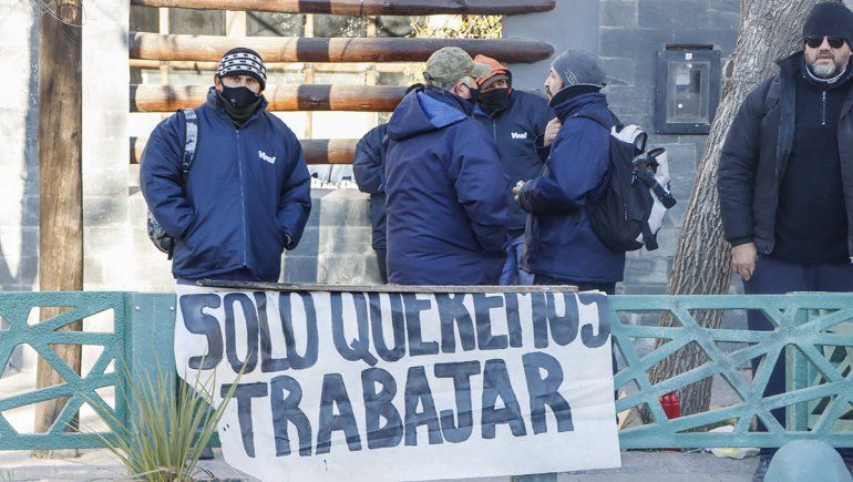 Trabajadores reclaman habilitación para mantener la producción