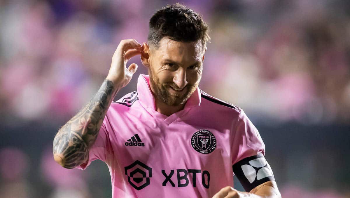 Con Lionel Messi de suplente