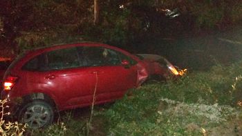 auto cayó al canal.jpeg