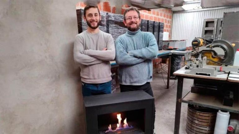 Los inventores de la estufa que calefacciona los ambientes y no necesita conexión al gas ni a la electricidad.