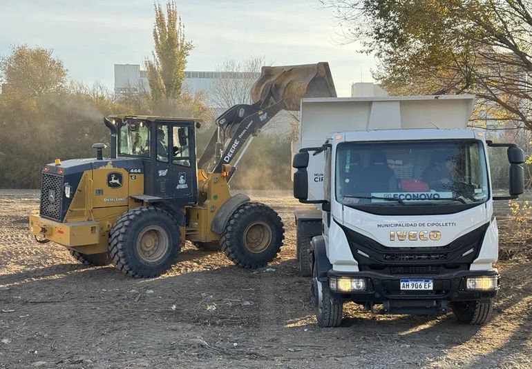 El operativo de limpieza se desarrolla para la futura construcción del Parque Central. Foto: Gentileza.