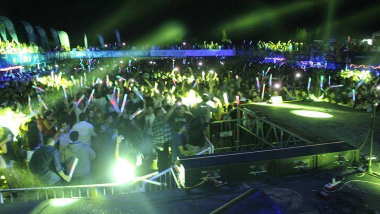Las fiestas al aire libre gambetearon la prohibición