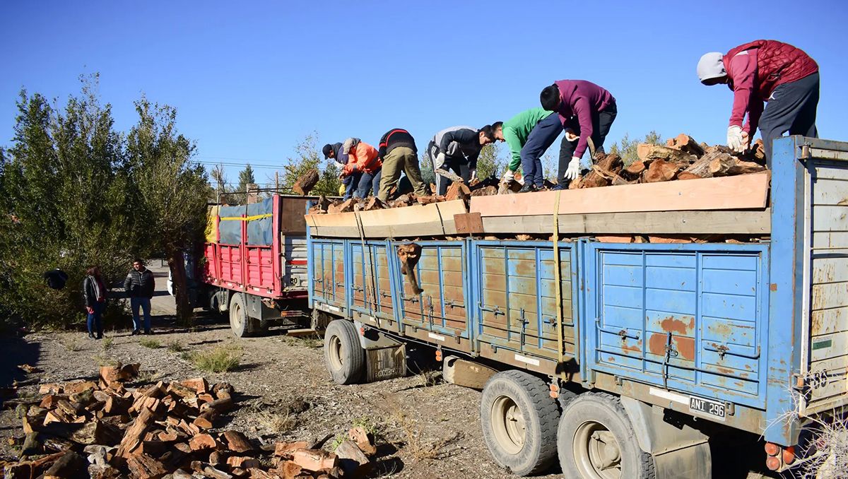 Plan Calor: inició la firma de convenios para la entrega de leña en parajes