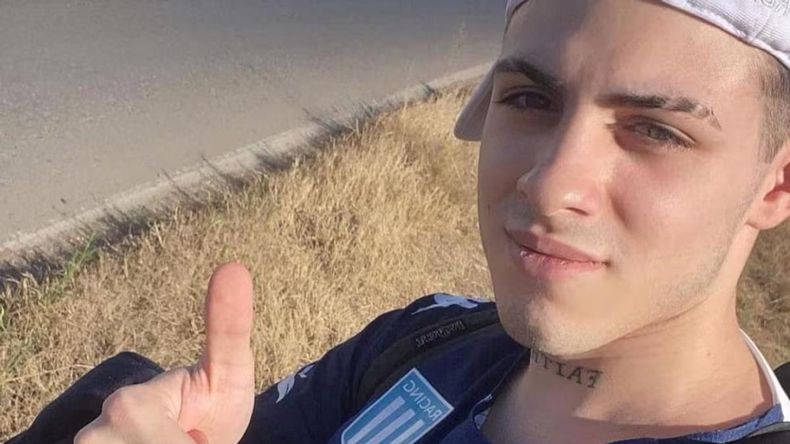 Alejandro Ciganotto, hincha de Racing que se volvió viral por seguir a su equipo a pie.