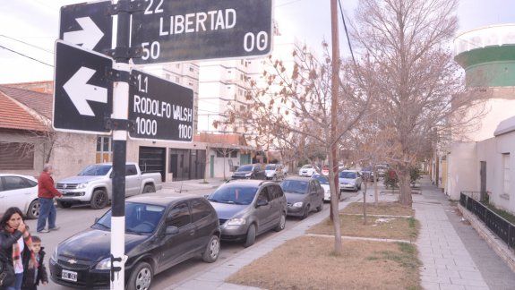 La esquina de las calles Libertad y Rodolfo Walsh, donde se produjo el frustrado asalto, registra un permanente movimiento de personas.