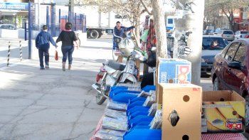En Cipolletti hay puestos clandestinos en la vereda, pero hasta el momento no llegaron las saladitas.