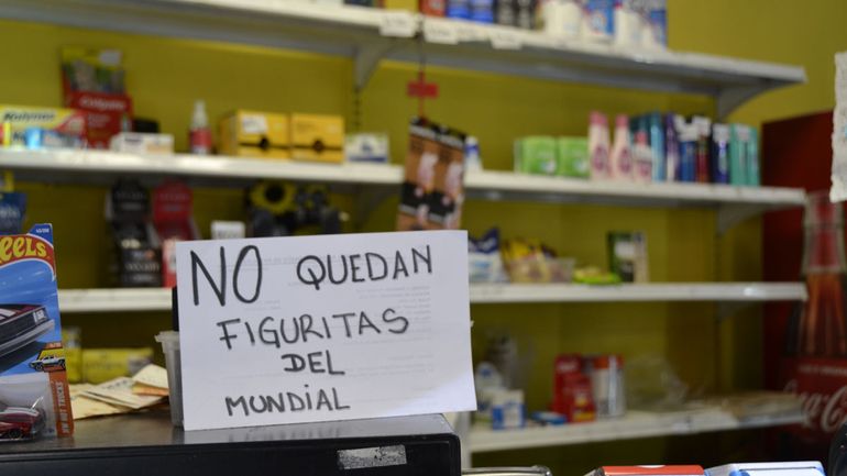Los carteles anunciando que no hay figuritras se multiplican en los kioscos de Cipolletti.