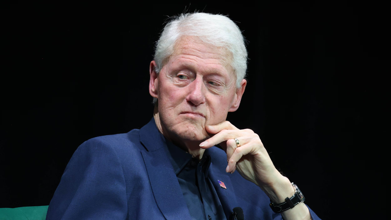 Video: la extraña reacción de Bill Clinton durante su declaración por el caso Epstein | LMCipolletti.com Video: la extraña reacción de Bill Clinton durante su declaración por el caso Epstein
