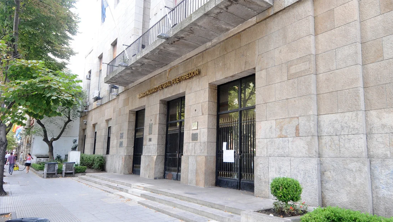 Agregó un 1 al certificado médico para estar 21 días de licencia en el trabajo