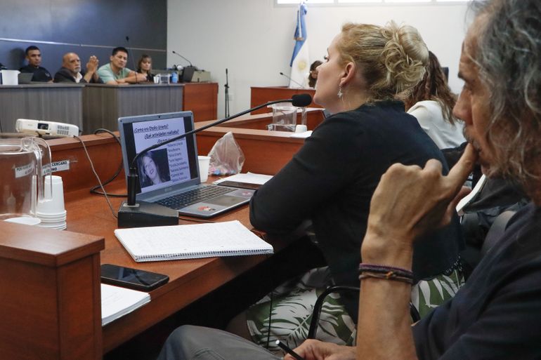 Roberto Uriarte junto a la abogada Gabriela Procopiw. Actualmente, el pedido de impugnación para la nulidad del juicio es acompañado por los abogados Milton Díaz y Martín Palumbo. 