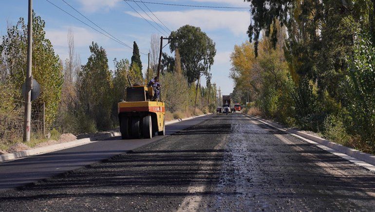 La obra de asfalto sobre la calle Espinosa está en su etapa final