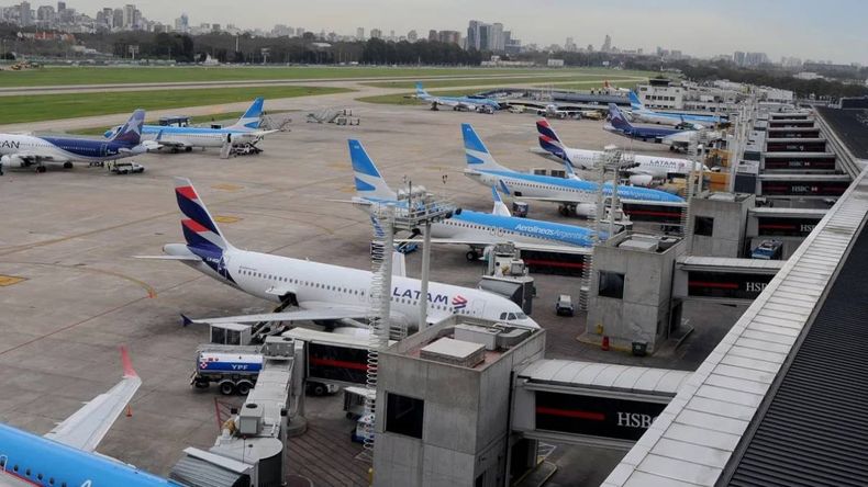 Peligran los vuelos en las vacaciones de invierno: la dura amenaza de los pilotos