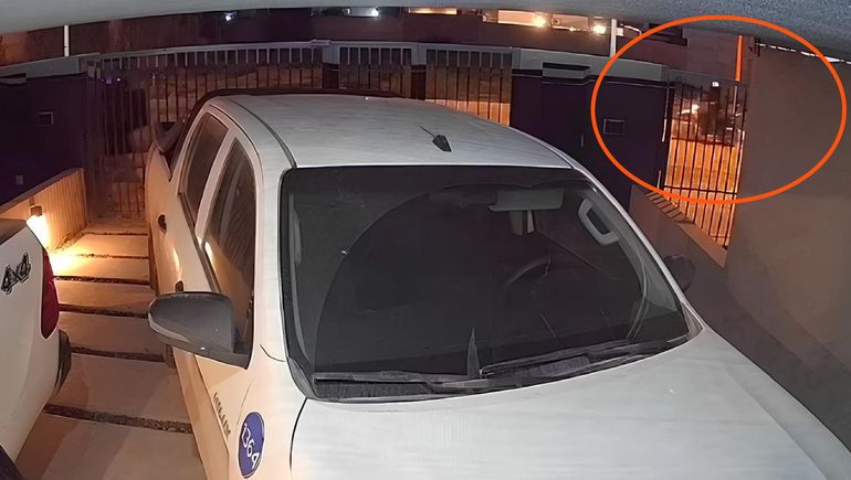 El hecho fue registrado por una cámara de seguridad en el barrio San Lorenzo de Cipolletti.