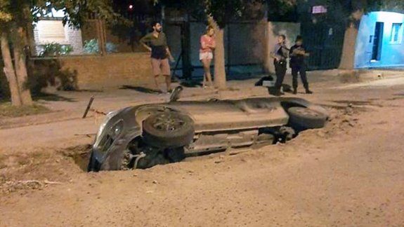 Paseaba por Allen con su camioneta y se lo tragó la tierra