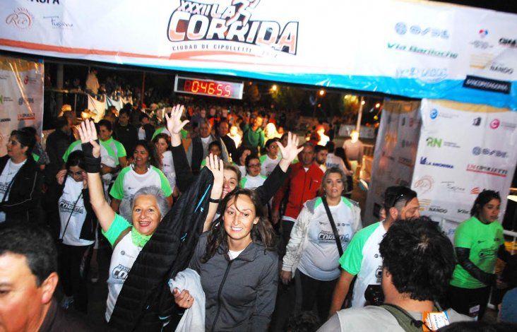 La gente copó las calles durante La Corrida de Cipolletti