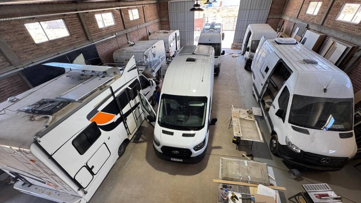 Una imponente vista panorámica de la Fábrica de Motorhome de Fernández Oro.