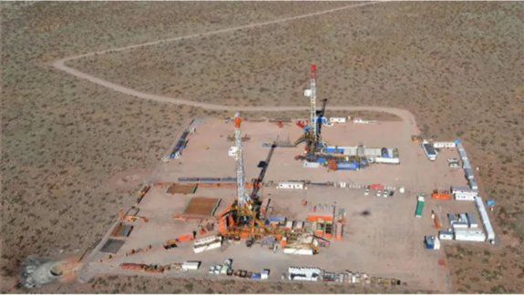 Petroleras ya usan aviones para esquivar los piquetes 